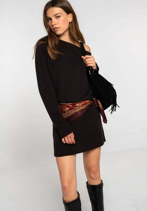 ELÁSTICO CON  - Vestido de punto - marrón