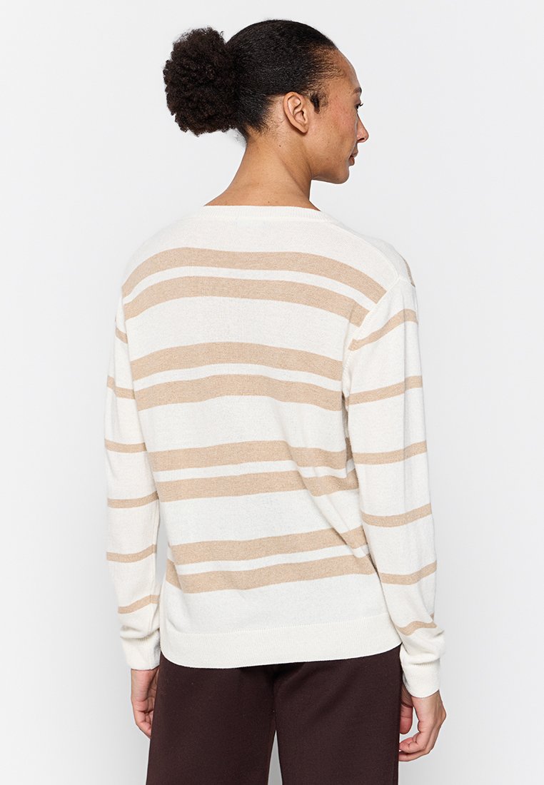 Leichter Cream-Farben Pullover mit beigen Horizontalstreifen, langen Ärmeln und Rundhalsausschnitt. Weiche Textur mit gerippten Bündchen und Saum.