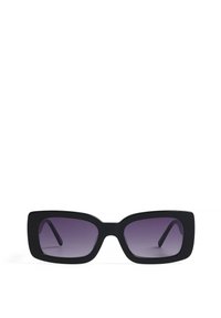 Črne pravokotne sončne očala imajo debel okvir in gradientne vijolične leče. Oblikovanje je minimalistično z ravnim vrhom in kvadratnimi robovi.