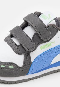 Puma CABANA RACER 20 UNISEX - Zapatillas - cool dark gray/blue skies/white/pure green