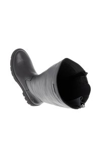 Schwarze Leder-Knielange Stiefel mit strukturiertem Obermaterial, runder Spitze und Gummisohle. Verfügt über ein weiches Innenfutter und einen seitlichen Reißverschluss.