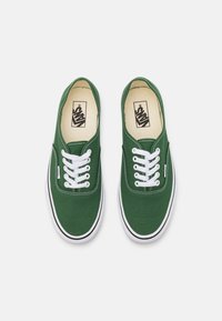 Vans AUTHENTIC - Sneakers basse - color theory/greener pastures