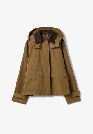 Chaqueta de algodón marrón con capucha, con cuello de pana, dos bolsillos delanteros y puños remangados. Costuras reforzadas visibles.