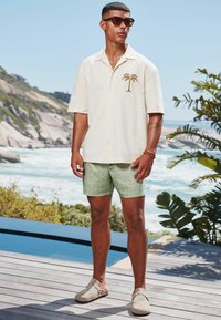 Next REGULAR FIT - PALM EMBROIDERED SHORT SLEEVE - Ing - cream