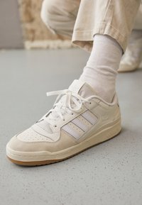 adidas Originals FORUM LOW CL UNISEX Baskets basses chalk