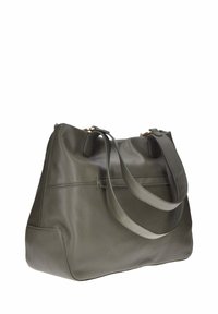 Borsa tote in pelle verde oliva con due manici, superficie texture e forma rettangolare. Presenta una tasca frontale a soffietto e una base robusta.