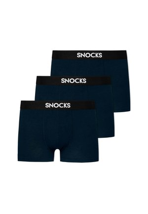 Drie paar donkerblauwe boxers gemaakt van zachte stof, met een zwarte tailleband waarop "SNOCKS" in het wit is gedrukt.