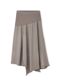 Jupe midi taupe avec taille haute côtelée et ourlet drapé asymétrique sur fond blanc.