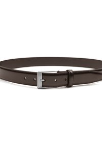 Bruine leren riem met een gladde afwerking, voorzien van een zilverkleurige metalen gesp en meerdere aanpassingsgaten langs de band voor maatvoering.