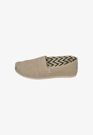Beige Leinenschlupfschuhe mit einer strukturierten Oberseite, elastischen Seiteneinsätzen und einem gemusterten Innenfutter mit Zickzacklinien. Gummisohle.