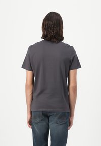 TOM TAILOR Majica kratkih rukava s printom - tarmac grey