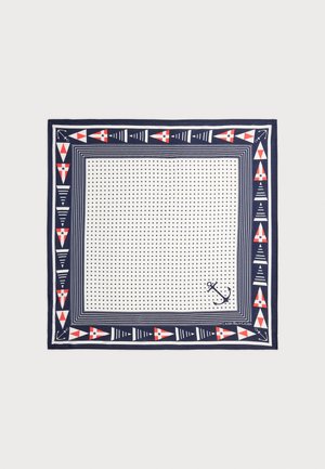 Granatowo-niebieski jedwabny szal z geometrycznymi czerwono-białymi wzorami, groszkami i motywem kotwicy w jednym rogu. Kwadratowy kształt, gładka faktura.