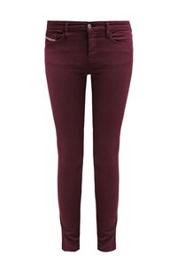 Smal passform på dambyxor i djup bordeaux med framknapp, dragkedja, bälteslingor och femfickorsdesign.