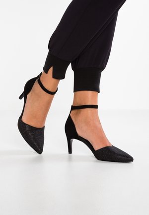 Chaussures à talons hauts noires avec un bout pointu, combinant des textures mates et scintillantes, dotées de brides de cheville et d'un talon fin.