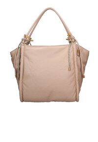 Sac en cuir beige avec des accents noués et une quincaillerie dorée, présentant une texture froissée douce et deux poignées pour le transport.
