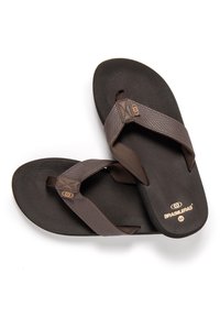 Par de chanclas de color marrón oscuro con correas texturizadas y etiquetas con el logo, nombre de la marca "Brasileras" y talla 44 impresa en la plantilla.