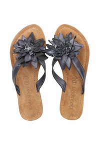 Infradito neri con dettagli floreali, dotati di una soletta in pelle marrone texturizzata e fasce nere lisce. Il design floreale aggiunge un tocco di dettaglio.