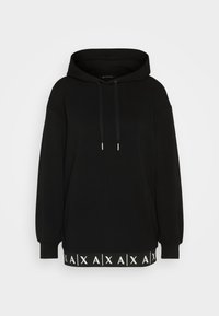 Černá mikina s uvolněným střihem, kapucí na šňůrku a balónovými rukávy. Obsahuje vzorovaný lem se kontrastními bílými akcenty.