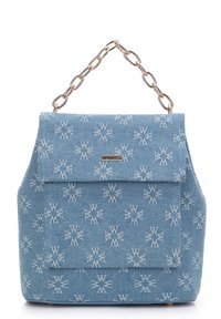 Hellblaue Denim-Handtasche mit weißen geometrischen Mustern, ausgestattet mit einem Klappenverschluss, einer Vordertasche und einem goldenen Kettenriemen.