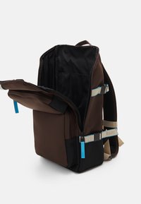 Rains TRAIL CARGO BACKPACK UNISEX - Mochila - frame