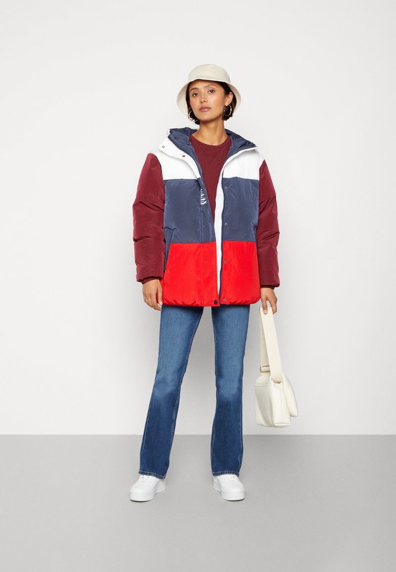 Tommy Jeans ARCHIVE PUFFER - Zimní kabát - white / multi