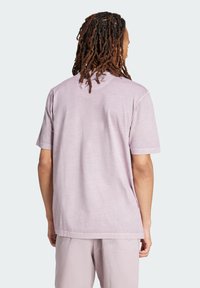 adidas Originals DYE - T-Shirt basic - preloved fig