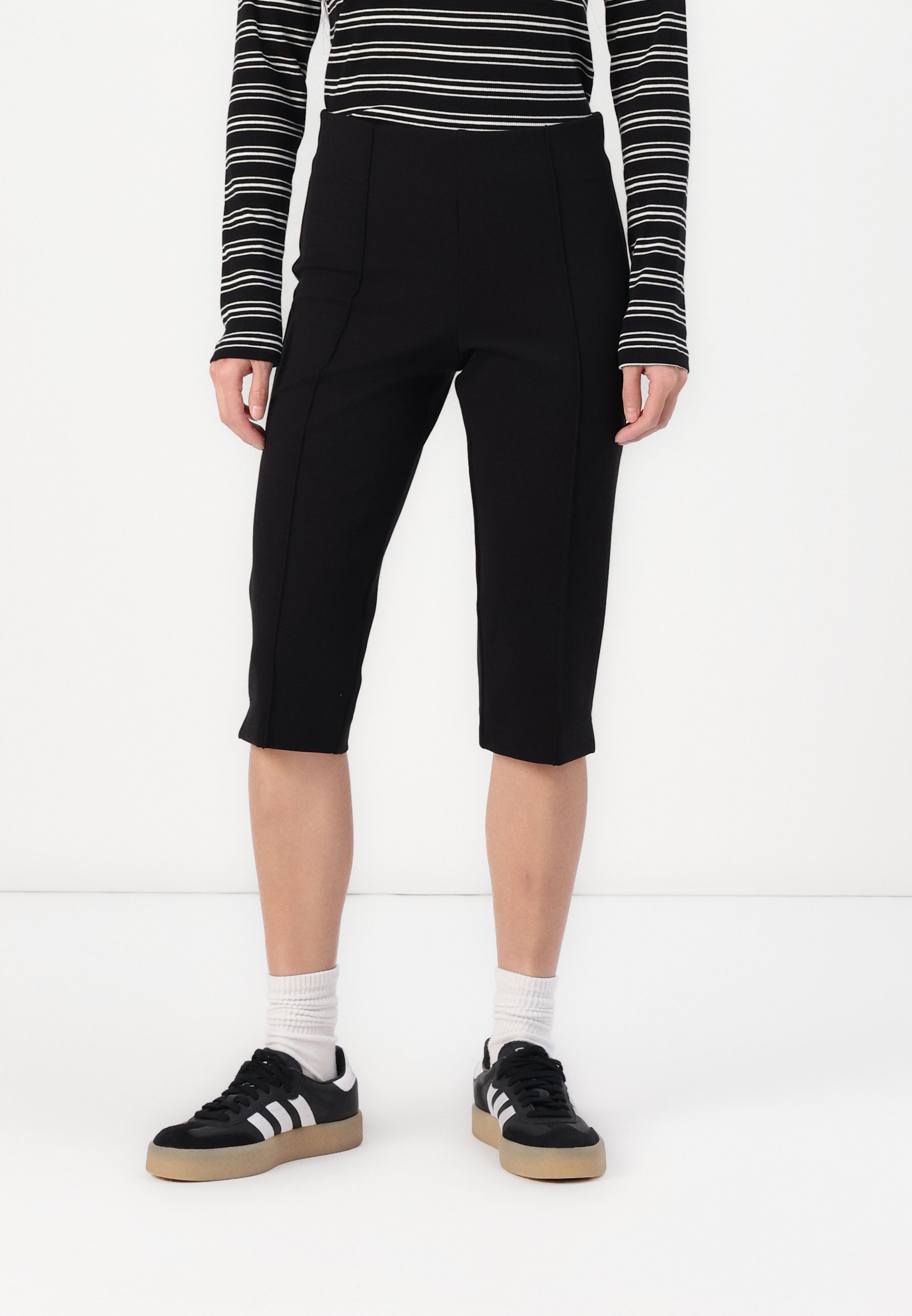3 quarter length joggers womens