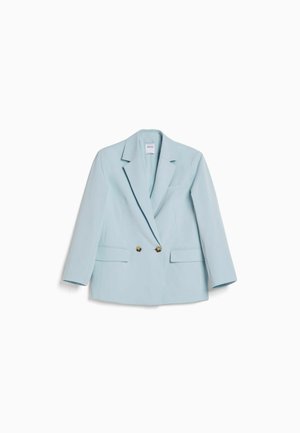 Blazer bleu clair croisé avec revers en encoche, manches longues, deux poches avant à rabat et deux boutons dorés sur fond blanc.