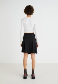 Weekday PLEATED MIDI SKIRT - Omlottkjol - black