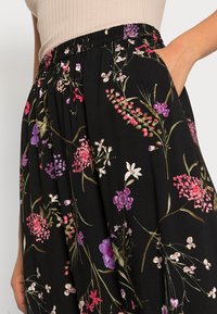 Vero Moda VMSIMPLY EASY SKIRT - Saia comprida - black