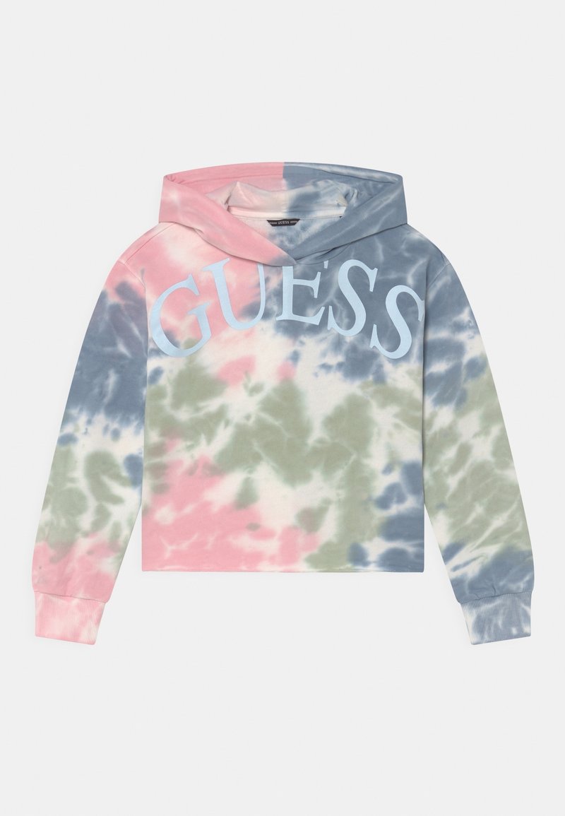 Korta luvtröja i tie-dye-mönster med färger som inkluderar rosa, grön och blå. Har en stor blå "GUESS"-logotyp på framsidan.