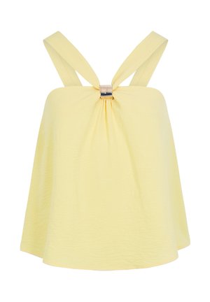 Top amarillo sin mangas de corte holgado, con tirantes anchos que se unen en un adorno metálico central. Tela texturizada que proporciona un aspecto casual.