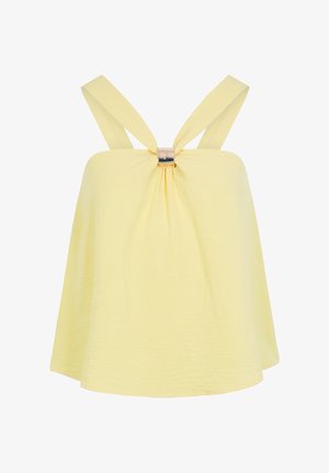 Top amarillo sin mangas de corte holgado, con tirantes anchos que se unen en un adorno metálico central. Tela texturizada que proporciona un aspecto casual.