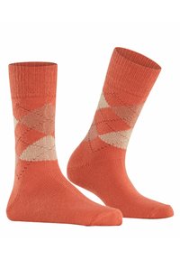 Calze corallo con motivo a rombi beige. Realizzate in un maglione texturizzato con un bordo a coste e tallone e punta rinforzati per una maggiore durata.