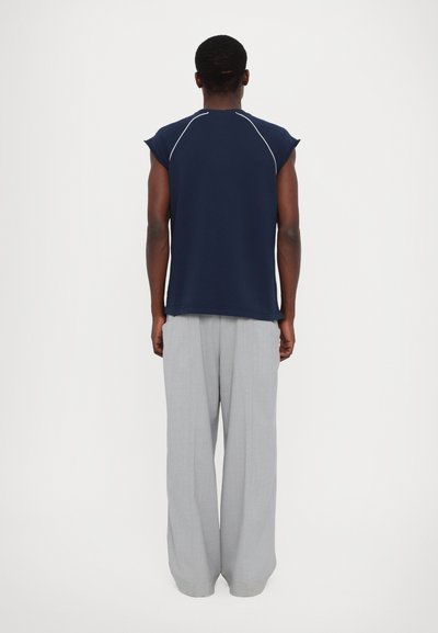 Ron Dorff SLEEVELESS PIPING - Mikina - deep ocean