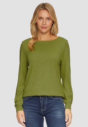 - Sweter