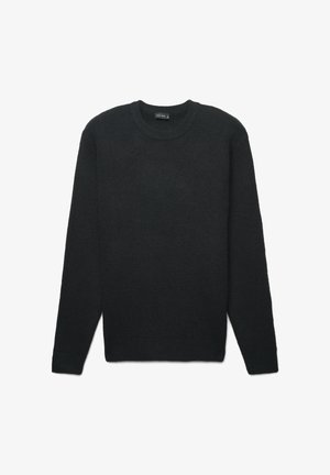 Schwarzer Strickpullover mit langen Ärmeln, Rundhalsausschnitt und geripptem Saum. Die Textur wirkt weich und leicht fusselig und präsentiert ein minimalistisches Design.