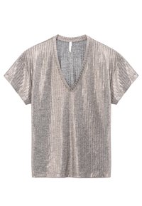 T-shirt V en coton de couleur gris métallique texturé avec des manches courtes, présentant des motifs horizontaux en ribbing et une coupe décontractée. Composition de tissu douce.