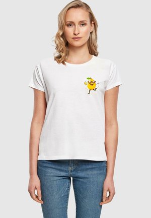 T-shirt en coton blanc avec un graphique coloré d'un citron jaune portant des lunettes de soleil et tenant une boisson, imprimé sur la zone gauche de la poitrine.