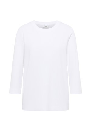 Witte driekwart mouwtop gemaakt van zachte stof, met een ronde halslijn en een rechte snit. Geen patronen of versieringen aanwezig.