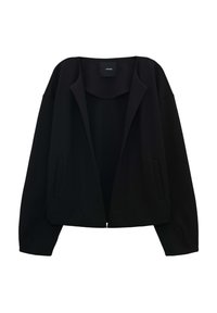 Veste noire avec une silhouette décontractée, un devant ouvert, des manches larges et deux poches latérales. Matériau lisse et doux avec un design minimaliste.
