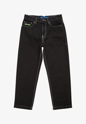 Čierne baggy džínsy z denimom s bielym prešívaním, piatimi vreckami, zapínaním na gombík vpredu a zelenou nášivkou na ľavej strane.