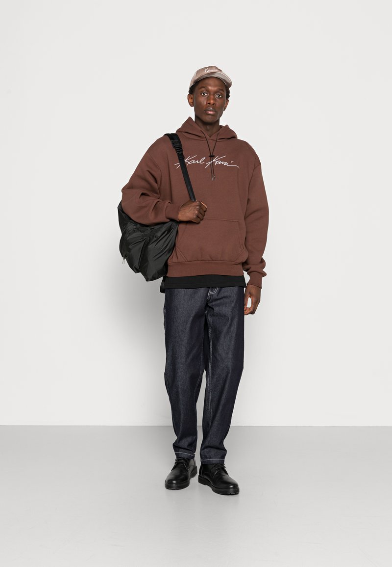 Herren Kapuzenpullover | Karl Kani AUTOGRAPH HOODIE UNISEX Kapuzenpullover brown/braun - PH17500 Herren Kapuzenpullover | Karl Kani AUTOGRAPH HOODIE UNISEX Kapuzenpullover brown/braun - PH17500