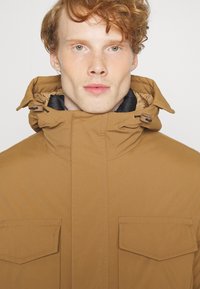 Tommy Hilfiger ROCKIE 3 IN 1 PARKA - Abrigo de invierno - desert khaki