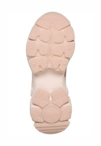 Semelle de chaussure en caoutchouc rose avec une surface texturée, présentant un logo circulaire et plusieurs motifs de traction pour une bonne adhérence et durabilité.