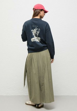 El Ganso, SUDADERA EL GANSO X MUSEO THYSSEN LILAS - Sudadera - marino