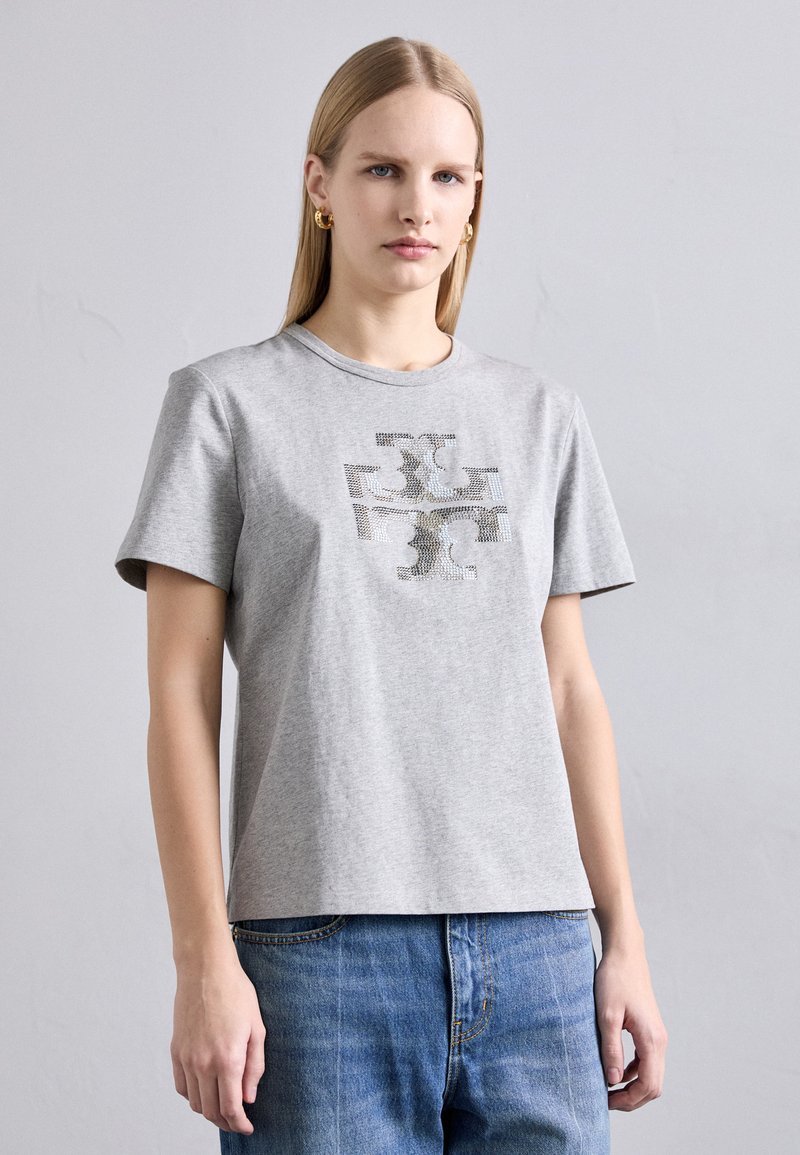 Tory Burch - CRYSTAL LOGO - T-shirt con stampa - silver gray melange, Ingrandire