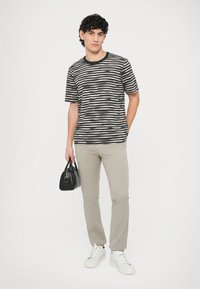 PS Paul Smith CASUAL FIT - Marškinėliai su spaudiniu - black