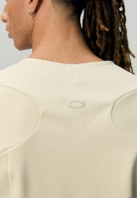 Oakley LATITUDE TECH FLEECE - Fleecepaita - white birch