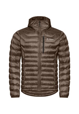 Brauner Daunenjacke mit gestepptem Design, hohem Kragen, Reißverschluss vorne und einer Brusttasche. Leicht, glatte Textur und minimale Markenkennzeichnung.